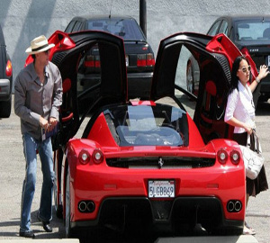 Жажда скорости: на чем ездят голливудские звезды